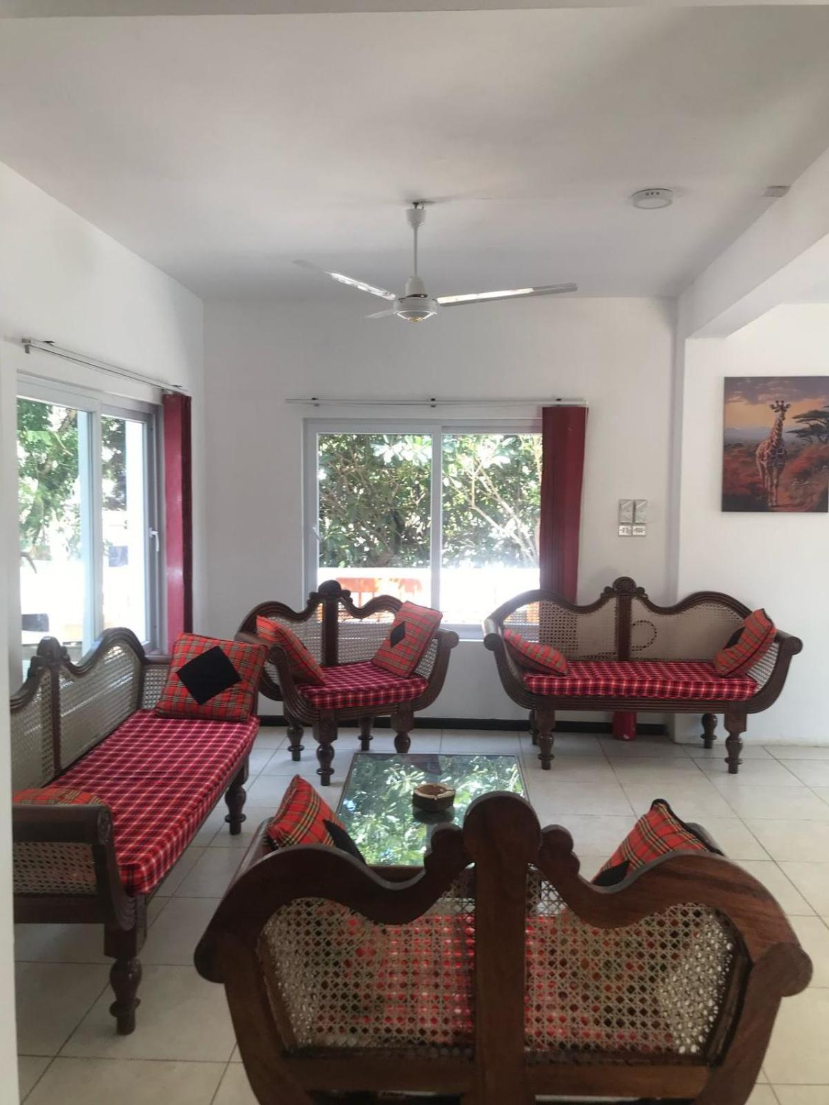 The Beach House By Maasai Mombasa Exteriör bild