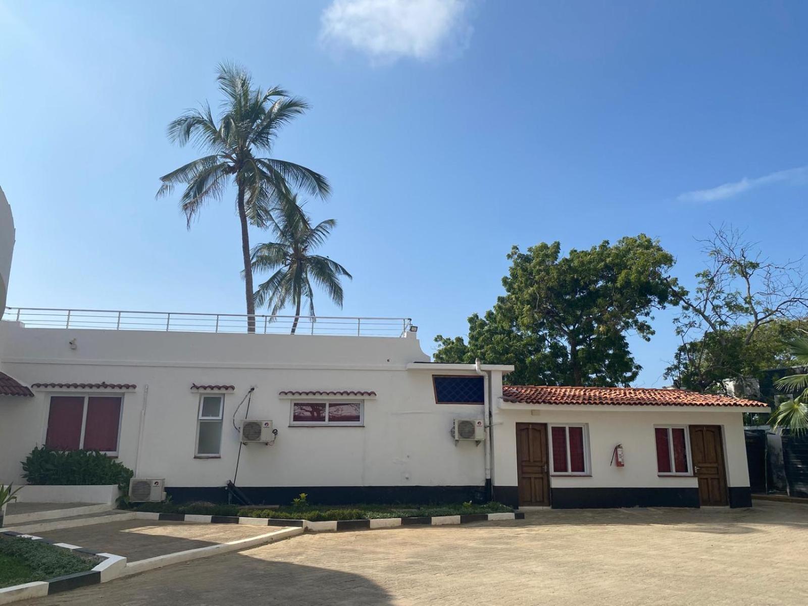 The Beach House By Maasai Mombasa Exteriör bild